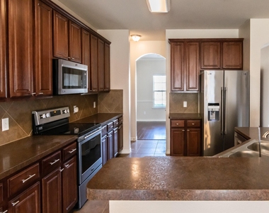 472 Northbrook Avenue - Photo Thumbnail 9