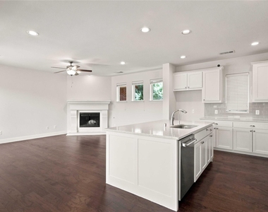 4524 Del Rey Avenue - Photo Thumbnail 12