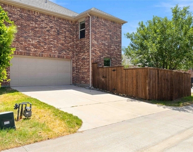 4524 Del Rey Avenue - Photo Thumbnail 4