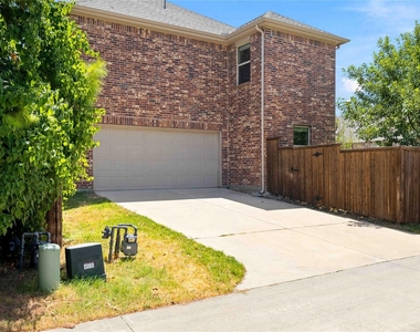 4524 Del Rey Avenue - Photo Thumbnail 3