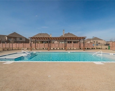 4524 Del Rey Avenue - Photo Thumbnail 29