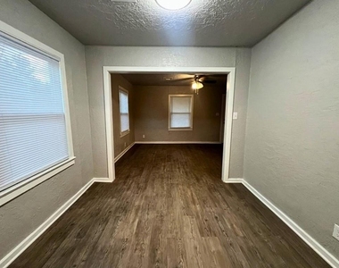 1804 Nw Baldwin Avenue - Photo Thumbnail 8