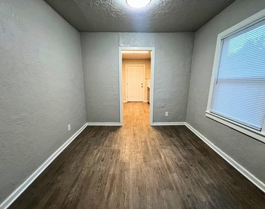 1804 Nw Baldwin Avenue - Photo Thumbnail 7