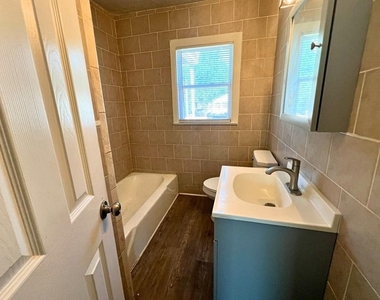 1804 Nw Baldwin Avenue - Photo Thumbnail 1