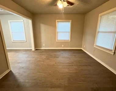 1804 Nw Baldwin Avenue - Photo Thumbnail 4