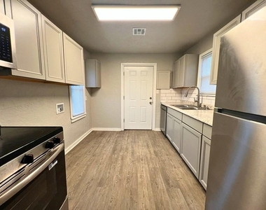 1804 Nw Baldwin Avenue - Photo Thumbnail 5