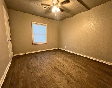 1804 Nw Baldwin Avenue - Photo Thumbnail 9
