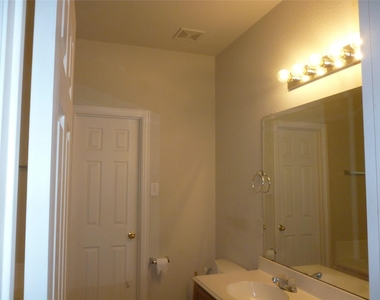 3407 Melvin Drive - Photo Thumbnail 4