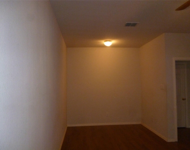 3407 Melvin Drive - Photo Thumbnail 3