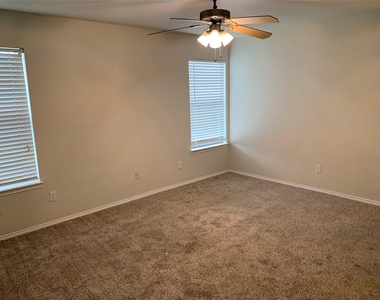 1021 Olivewood Lane - Photo Thumbnail 7