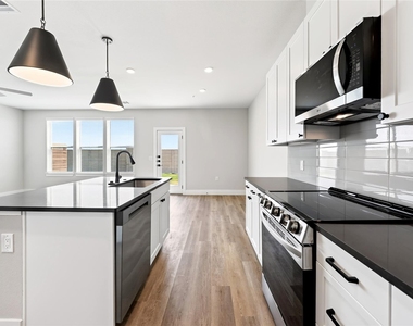 207 Melody Lane - Photo Thumbnail 13
