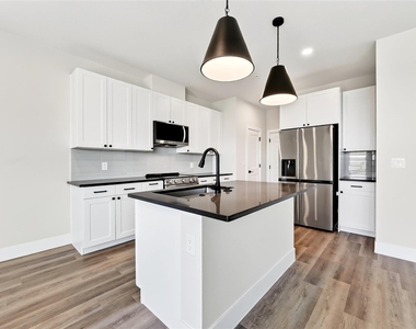 207 Melody Lane - Photo Thumbnail 9