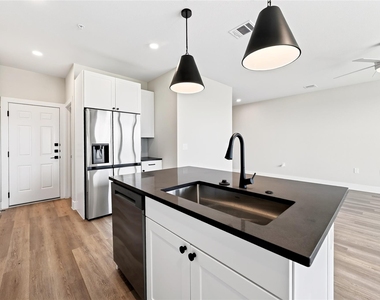 207 Melody Lane - Photo Thumbnail 10