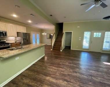 2705 College Avenue - Photo Thumbnail 9