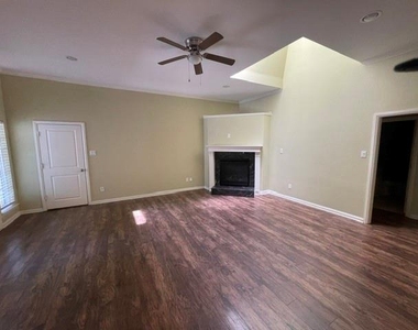 2705 College Avenue - Photo Thumbnail 4