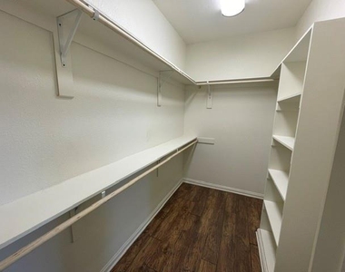 2705 College Avenue - Photo Thumbnail 17