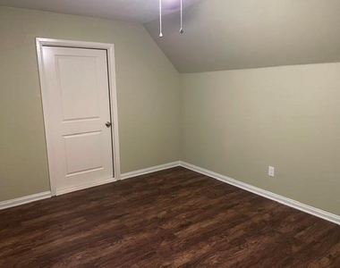 2705 College Avenue - Photo Thumbnail 14