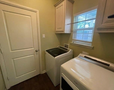 2705 College Avenue - Photo Thumbnail 15