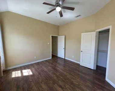 2705 College Avenue - Photo Thumbnail 19