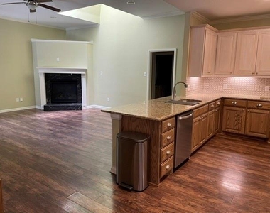 2705 College Avenue - Photo Thumbnail 8