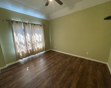 2705 College Avenue - Photo Thumbnail 23