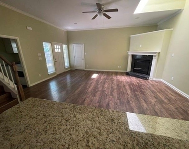 2705 College Avenue - Photo Thumbnail 2