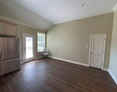 12600 Plassmeyer Place - Photo Thumbnail 7