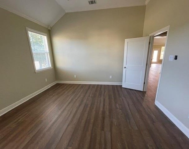 12600 Plassmeyer Place - Photo Thumbnail 14