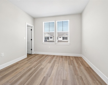 205 Melody Lane - Photo Thumbnail 19