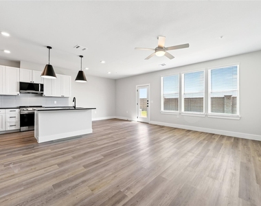 205 Melody Lane - Photo Thumbnail 2