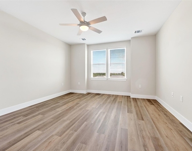 205 Melody Lane - Photo Thumbnail 14