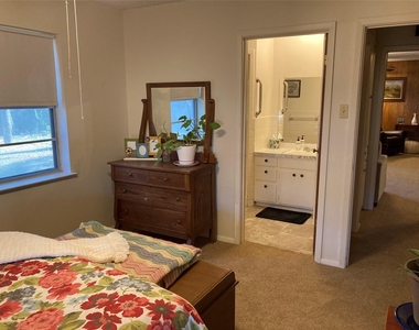 1003 Cactus Street - Photo Thumbnail 8