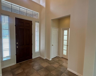 715 Wheaton Court - Photo Thumbnail 3