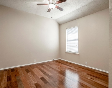 206 Meredith Court - Photo Thumbnail 14