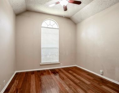206 Meredith Court - Photo Thumbnail 13
