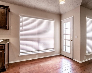 206 Meredith Court - Photo Thumbnail 12