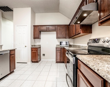 206 Meredith Court - Photo Thumbnail 3