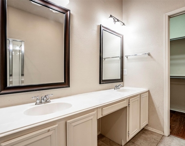 206 Meredith Court - Photo Thumbnail 16
