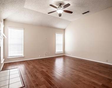 206 Meredith Court - Photo Thumbnail 6