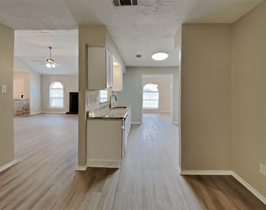 1217 Seabrook Drive - Photo Thumbnail 6