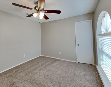 1217 Seabrook Drive - Photo Thumbnail 12