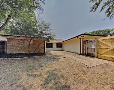 1217 Seabrook Drive - Photo Thumbnail 18