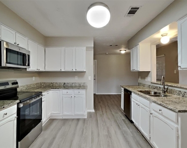 1217 Seabrook Drive - Photo Thumbnail 4