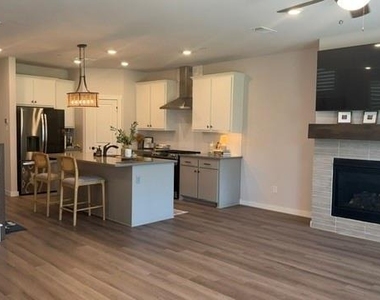 800 Bandera Court - Photo Thumbnail 2