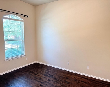 2612 Patriot Drive - Photo Thumbnail 3