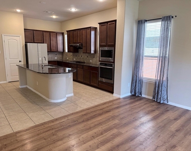 2612 Patriot Drive - Photo Thumbnail 12