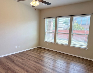 2612 Patriot Drive - Photo Thumbnail 17
