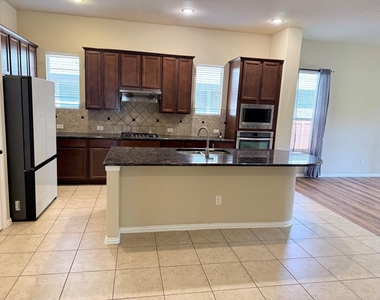 2612 Patriot Drive - Photo Thumbnail 8