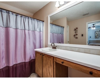 5116 Boxwood Lane - Photo Thumbnail 9