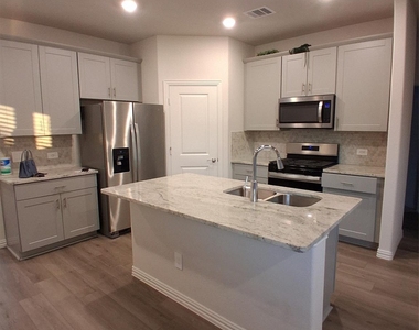 4000 Marble Falls - Photo Thumbnail 4